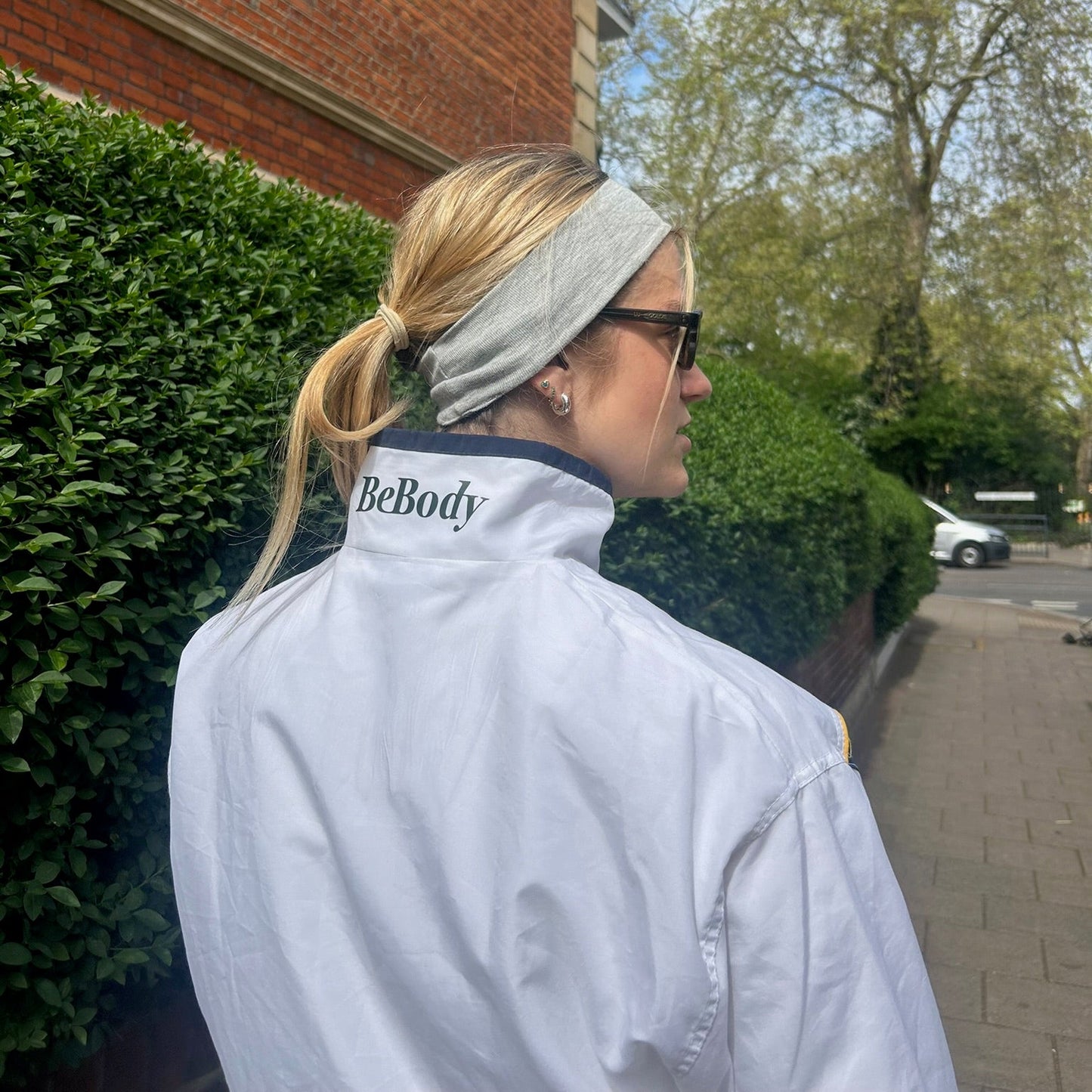 Cinch-waist windbreaker